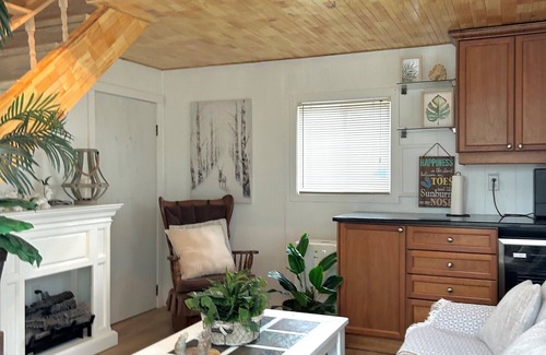 Plympton-Wyoming Cottage | Tiny Treasure/River/Beach/Paddleboard/Bikes/BBQ/Firepit