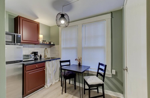 Midtown Apartment | Tiny Trendy Traveler's Studio in Historic Midtown!