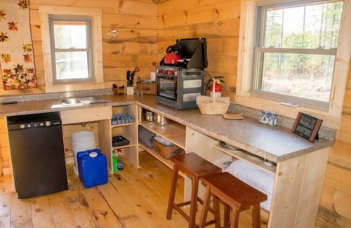 Hovland Cabin | Tiny Tuloon Off-Grid Amish crafted log cabin near the BWCA & SHT - Sled Dogs!