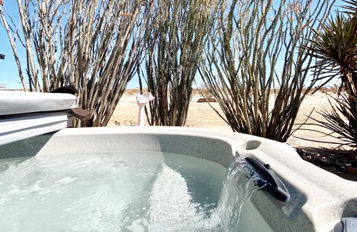 Twentynine Palms House | TinyHomeRetreat : HotTub, ColdPlunge w Scenic Road