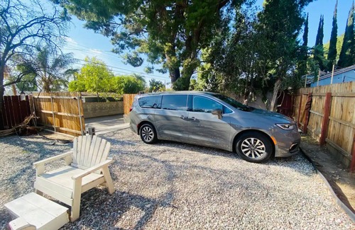 Porter Ranch House | TinyHouse-Guest favorite! HOT TUB, PRIVATE PARKING