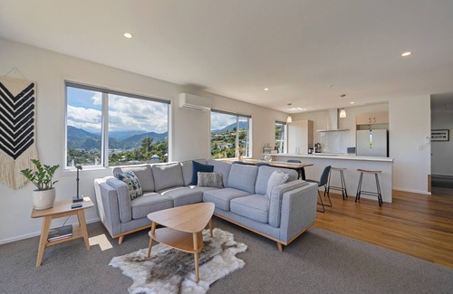 Britannia Heights House | Tipi Haere - Walking distance to Nelson City Centre and the Waterfront!
