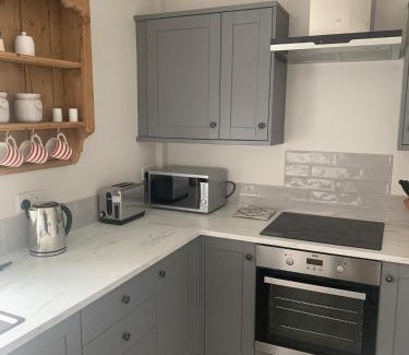 Ilkley House | Tipsy Cottage Charming 2 bedroom home.