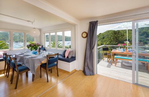 Waikawa Bay House | Tirohanga Wai - Waikawa Holiday Home