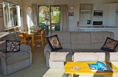 Hahei Cottage | Tiromotu - Hahei Holiday Home