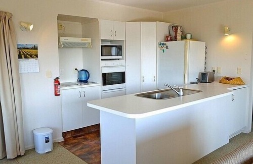 Hahei Cottage | Tiromotu - Hahei Holiday Home