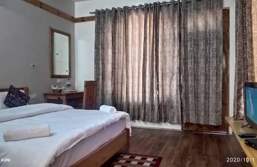 Banjar Bed & Breakfast | Tirthan Grand Riverside : A Riverside Holiday Home