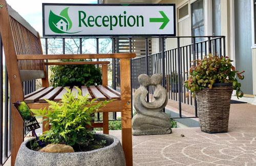 Oberon Hotel | Titania Motel