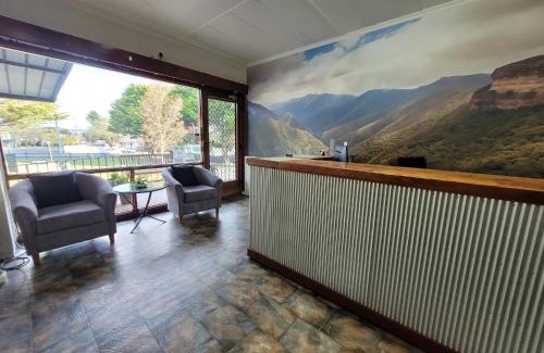 Oberon Hotel | Titania Motel