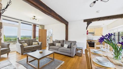 Ryde House | Tithe Barn a Stunning family home with panoramic views