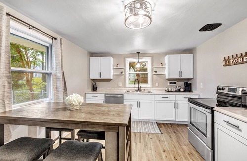 Green Bay House | Titletown Retreat! Less than one mile to stadium.