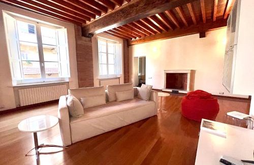 Lucca Historical Center Apartment | Tizzi's Home