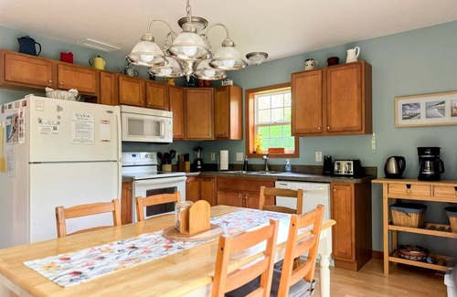 Miami Park House | TLC By The Lake | Peaceful Nature Cottage | Private Beach Access | Pet-friendly