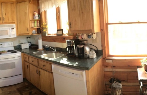 Tellico Plains House | Tlea Farm Mountain Log Cab. 73 Acres of Trails and Horse Paddocks 2 Steams+Lake