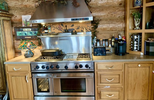 Butler Cabin | TN Mountain Lodge: sleeps 22+ lake, hikes, hot tub, Sauna