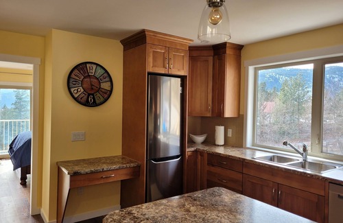 Central Okanagan Cottage | tNew construction Coach house with breathtaking views of the Okanagan Lake