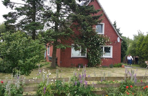 Jemgum House | To get my head clear! Cozy cottage in Ditzum, large garden, dogs ok!
