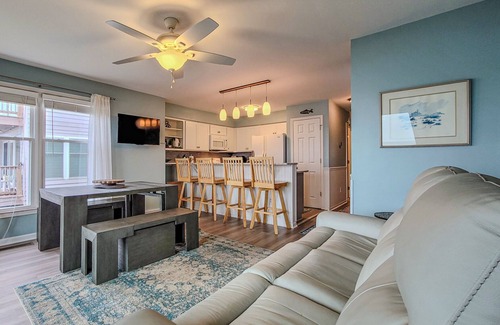 Surf City House | Toast to the Coast at 904-D Turtle Cove - Fizz!