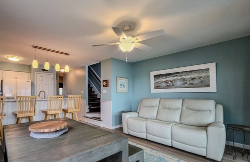 Surf City House | Toast to the Coast at 904-D Turtle Cove - Fizz!