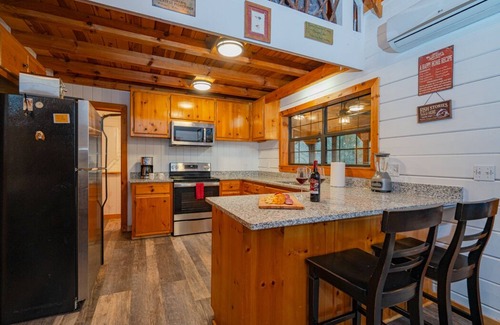Suches Cabin | Toccoa River cabin - 2 Bd & 2 Bath