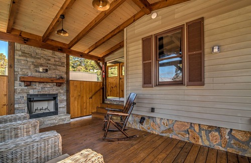 Williamstown House | Toccoa River home with fireplace, deck, central AC, & quick access to Downtown
