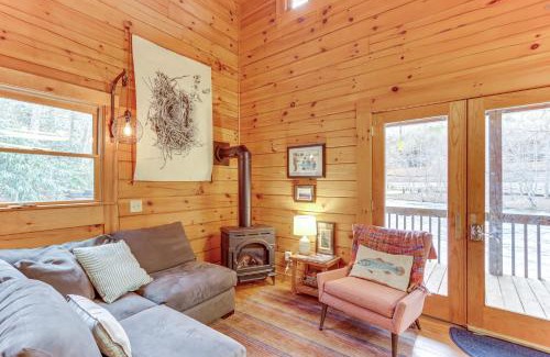 Mineral Bluff House | Toccoa Waterfront Hideaway Hot Tub and Fire Pit!