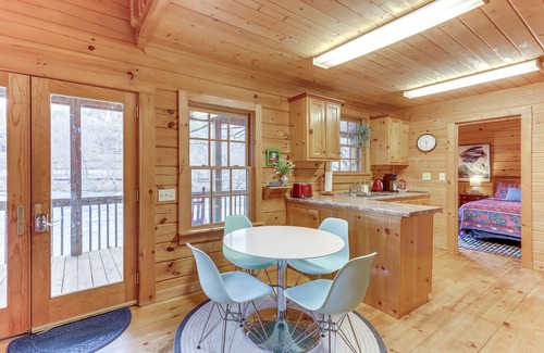 Mineral Bluff Cabin | 'Toccoa Waterfront Hideaway:' Hot Tub & Fire Pit!
