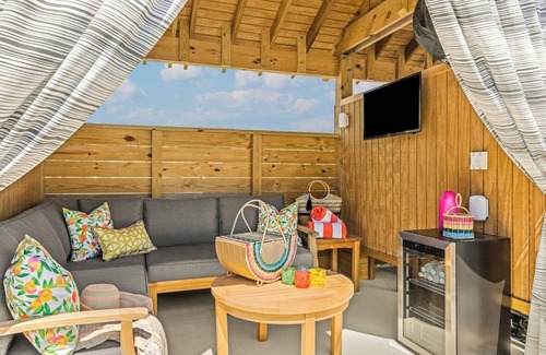 Corolla Light Condo | Toes In The Sand! 2 Bed 2 Bath and Dog Friendly