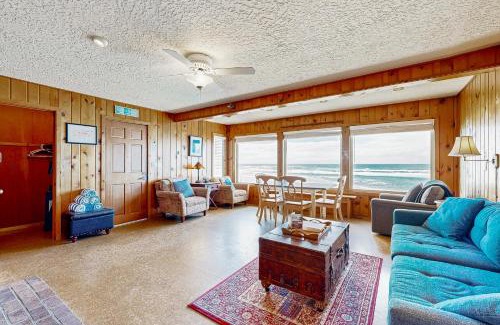 Roads End House | Toes In The Sand