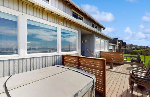 Roads End House | Toes In The Sand