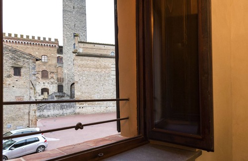 San Gimignano City Centre Apartment | Tognazzi Holiday Home - Luxury Apartment Coretta - view of medieval towers