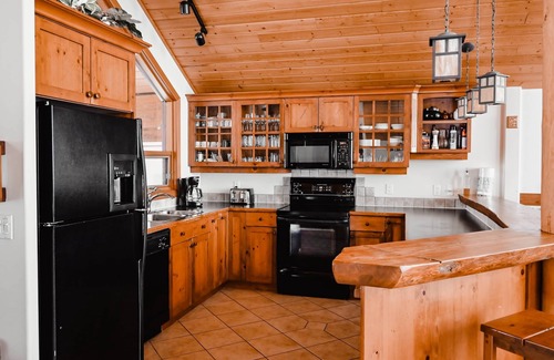 Snow Pine Estates Ski Chalet | Toka Pines at Big White