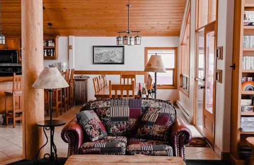 Snow Pine Estates Ski Chalet | Toka Pines at Big White