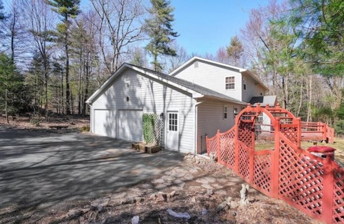 Stroudsburg House | Tokyi Nest