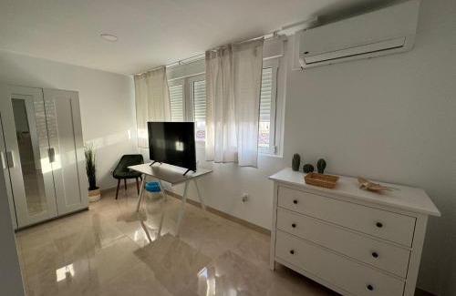Almeria House | Tokyo Rooms Los Genoveses Habitacion PREMIUM con baño privado