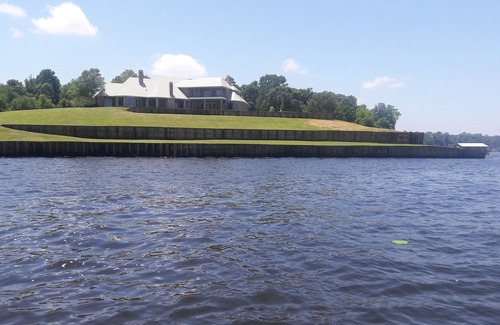 Hemphill House | Toledo Bend Water Front! Nestled on a quiet cove with boat&swimming dock