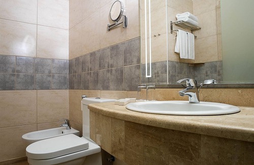 Jabal Al-Hussein Hotel | Toledo Hotel