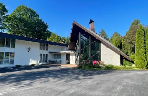 Manchester Center Hotel | Toll Road Inn