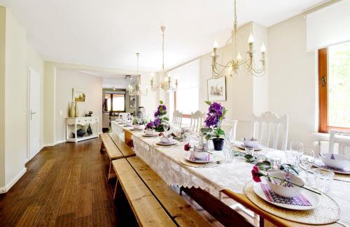 Schutzbach House | Tolles Ferienhaus für 16 Personen im Westerwald mit Sauna, Whirlpool, Kino und Bar