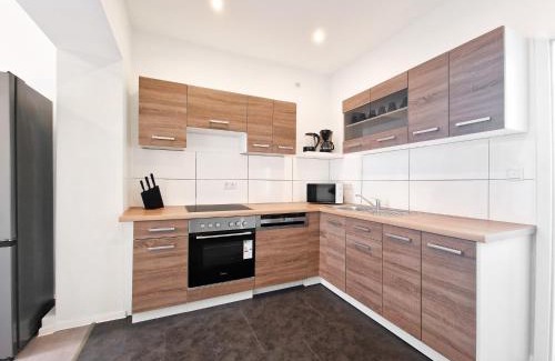 Beeck Apartment | Tolstov Apartments - 3 and 4 Room Monteur Apartments