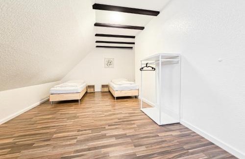 Buchholz Apartment | Tolstov Apartments - 4 Room Maisonette Apartment - 25 min Messe DUS