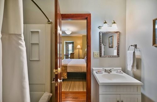 Milford Hotel | Tom Quick Inn