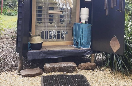 Mount Tomah Bed & Breakfast | Tomah Retreat, RELAX with Fireplace and Garden Sauna near Botanic Gardens, Next to the Botanical Gar