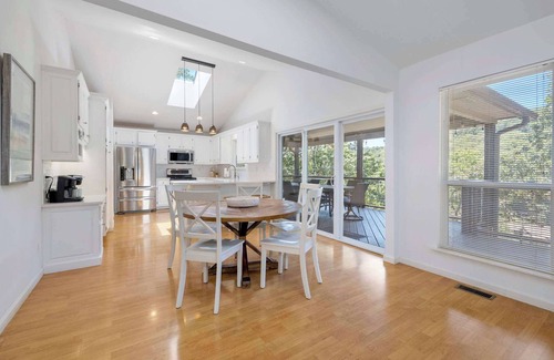 Garfield House | Tomahawk Cove - Lake Waterfront - Private Beach - Pets Allowed