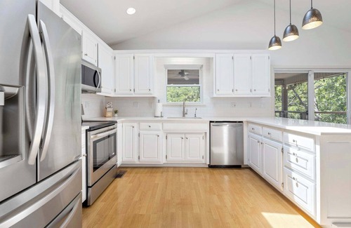 Garfield House | Tomahawk Cove - Lake Waterfront - Private Beach - Pets Allowed