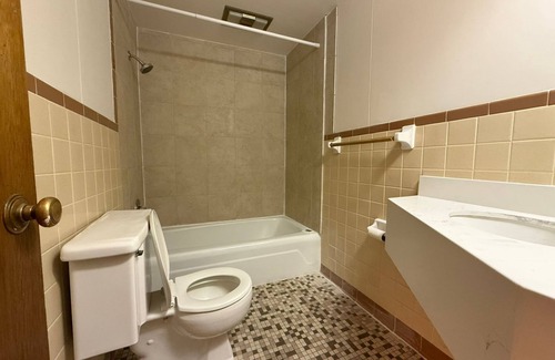 Riverton Hotel | Tomahawk Motor Lodge By OYO Riverton US-26