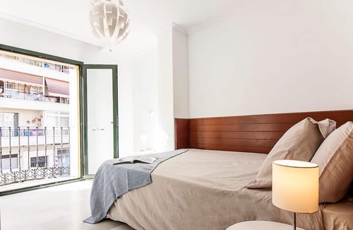 Bailen-Miraflores Apartment | Tomas FreshApartments by Bossh! Apartments