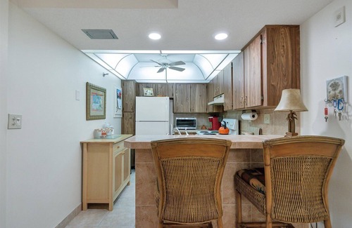 Port Charlotte Condo | Tommy Bahama style Lovely 2-Bedrm 2-Bath with Pool