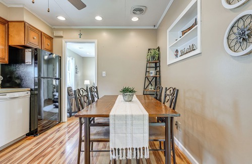 Tonawanda House | Tonawanda Home w/Gas Grill Near Niagara Falls!