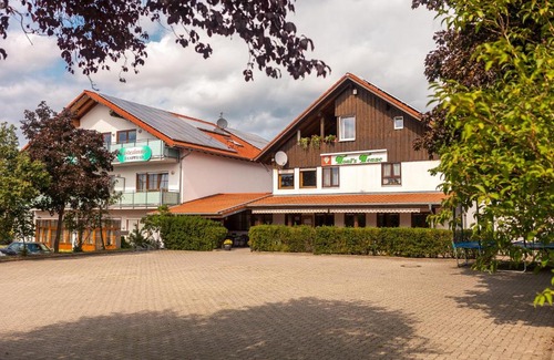 Eschbach Hotel | Tonis Tenne